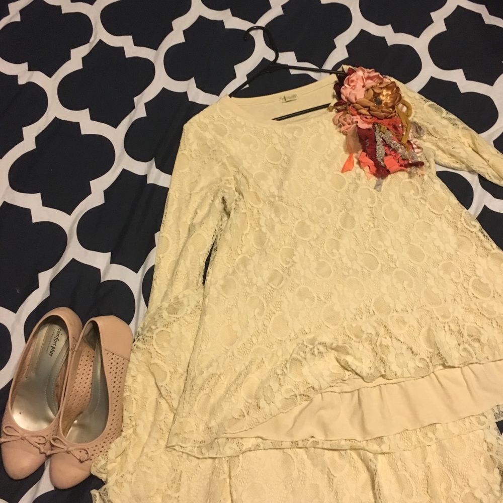 NUGGLES CREAM BEAUTIFUL LACE OUTFIT